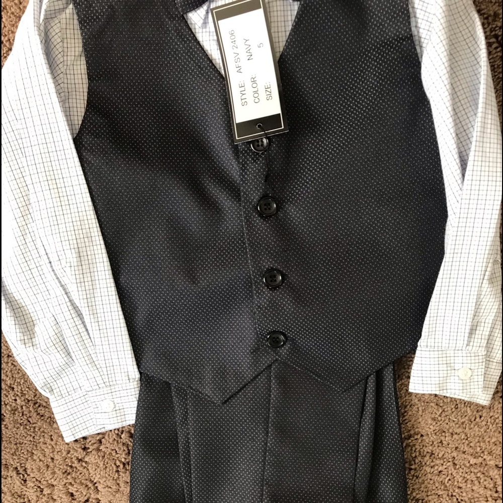 New size 5 Navy Andrew Fezza suit